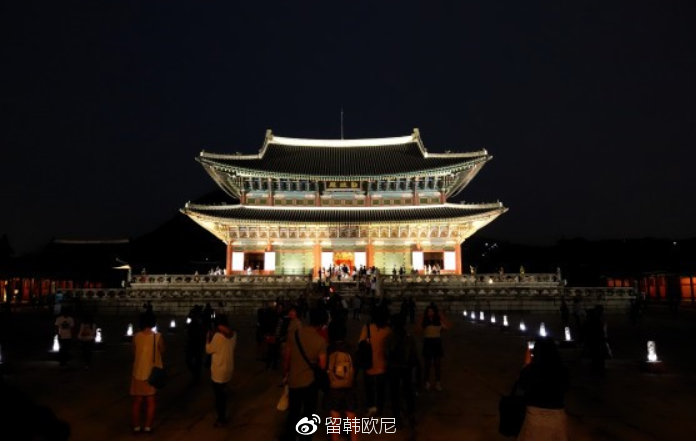 夜间的景福宫——图片来自网络