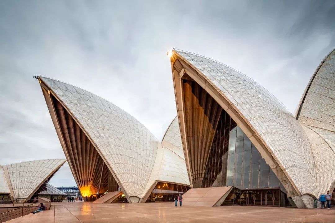 他设计了悉尼歌剧院，为何到去世都没能再去看看？
